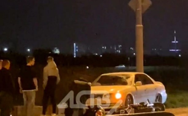 Появилось видео с места наезда "Кроуна" на мотоциклистку в Луговом