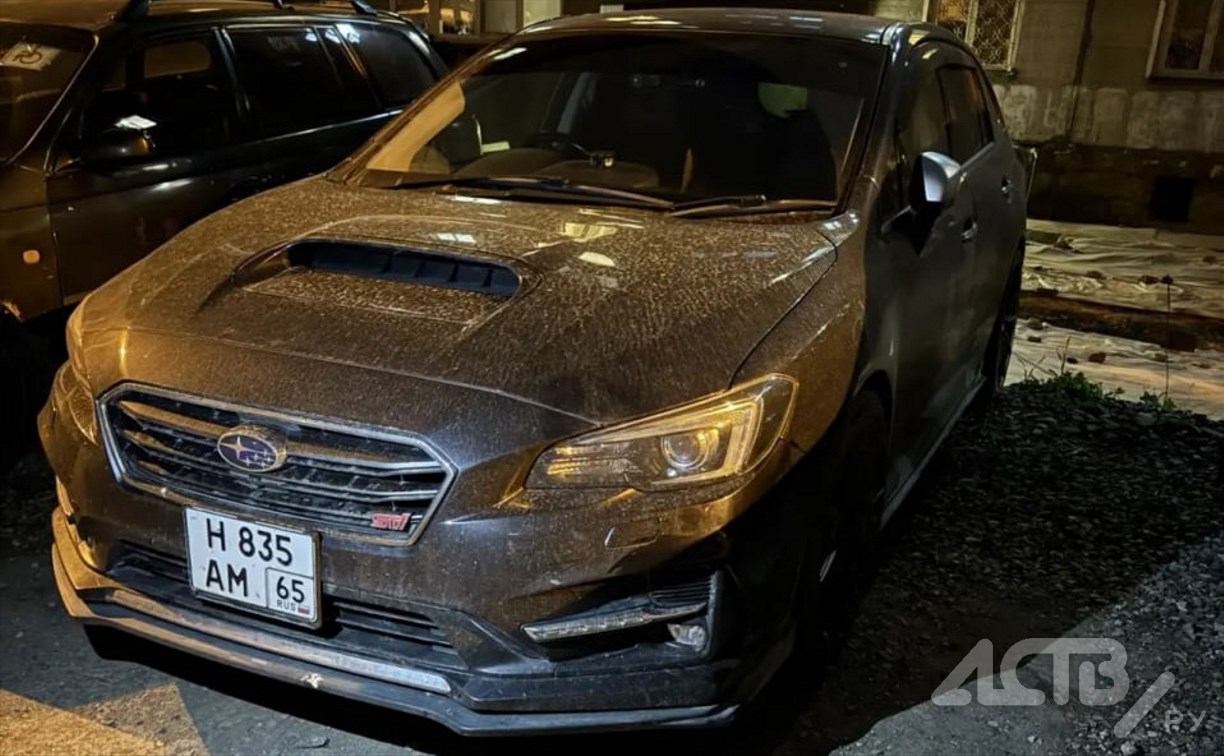 В Южно-Сахалинске ищут свидетелей ДТП с участием автомобиля Subaru Levorg