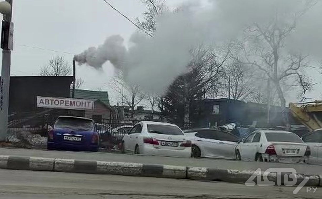 "Гарью несёт на всю округу": дымящая труба в Южно-Сахалинске стала поводом для жалоб