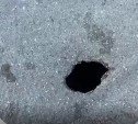 "Вот это конструкция": под асфальтом в центре Южно-Сахалинска образовался провал 