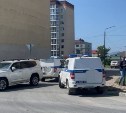 В Южно-Сахалинске оперативные службы съехались к многоэтажке - причины неизвестны 