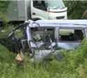 Военный «Урал» врезался в микроавтобус на Сахалине (ВИДЕО)