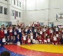 Свыше 150 сахалинских спортсменов вышли на ковер областного турнира по самбо