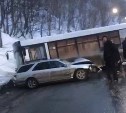 Автобус с пассажирами врезался в иномарку на Сахалине