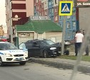 Mazda врезалась в столб в Южно-Сахалинске
