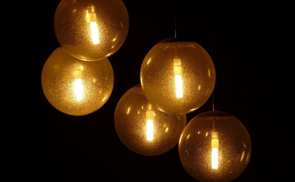 Сахалинские энергетики сообщили, где будут отключать свет 3 апреля