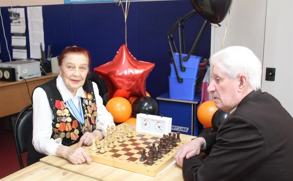 В Южно-Сахалинске ветераны сразились в шахматы