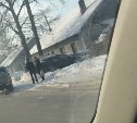 Toyota врезалась в забор в Южно-Сахалинске
