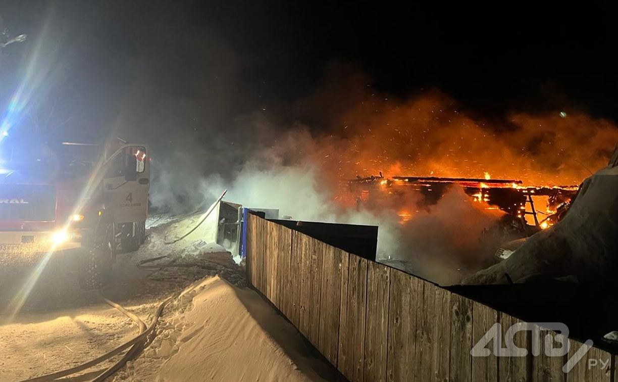 Дом сгорел дотла в Корсаковском районе - фото