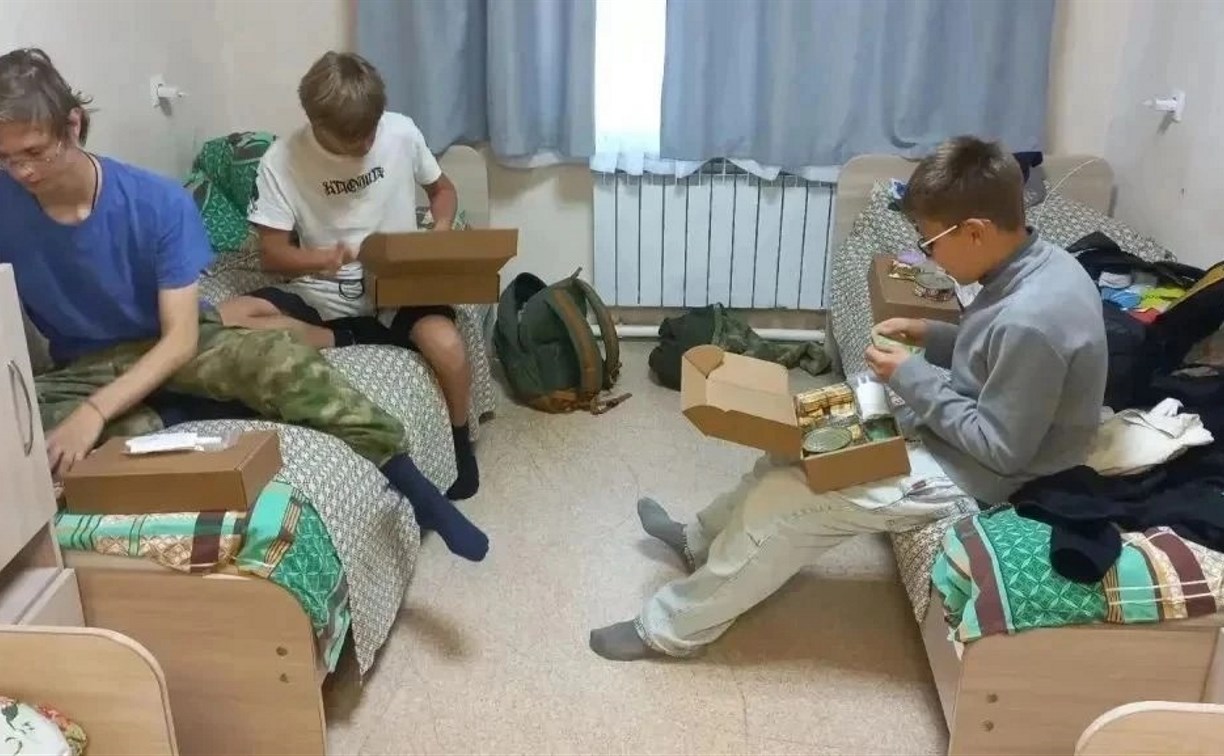 Несколько ребят увезли в больницу после ужина в детском лагере на Сахалине