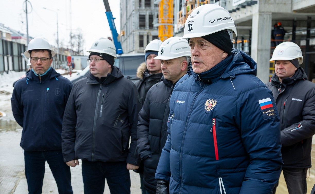 Валерий Лимаренко проинспектировал ход строительства научно-образовательного центра кампуса СахалинТех