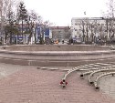 Начался монтаж фонтана на привокзальной площади в Южно-Сахалинске