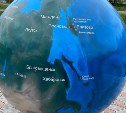 "Соседи, ну что же вы?": на Камчатке установили большой глобус с "больным" Сахалином без Курил