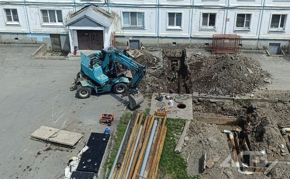 "Всё стучит и ходит ходуном": жильцы многоэтажки в Южно-Сахалинске просят рабочих о спокойствии