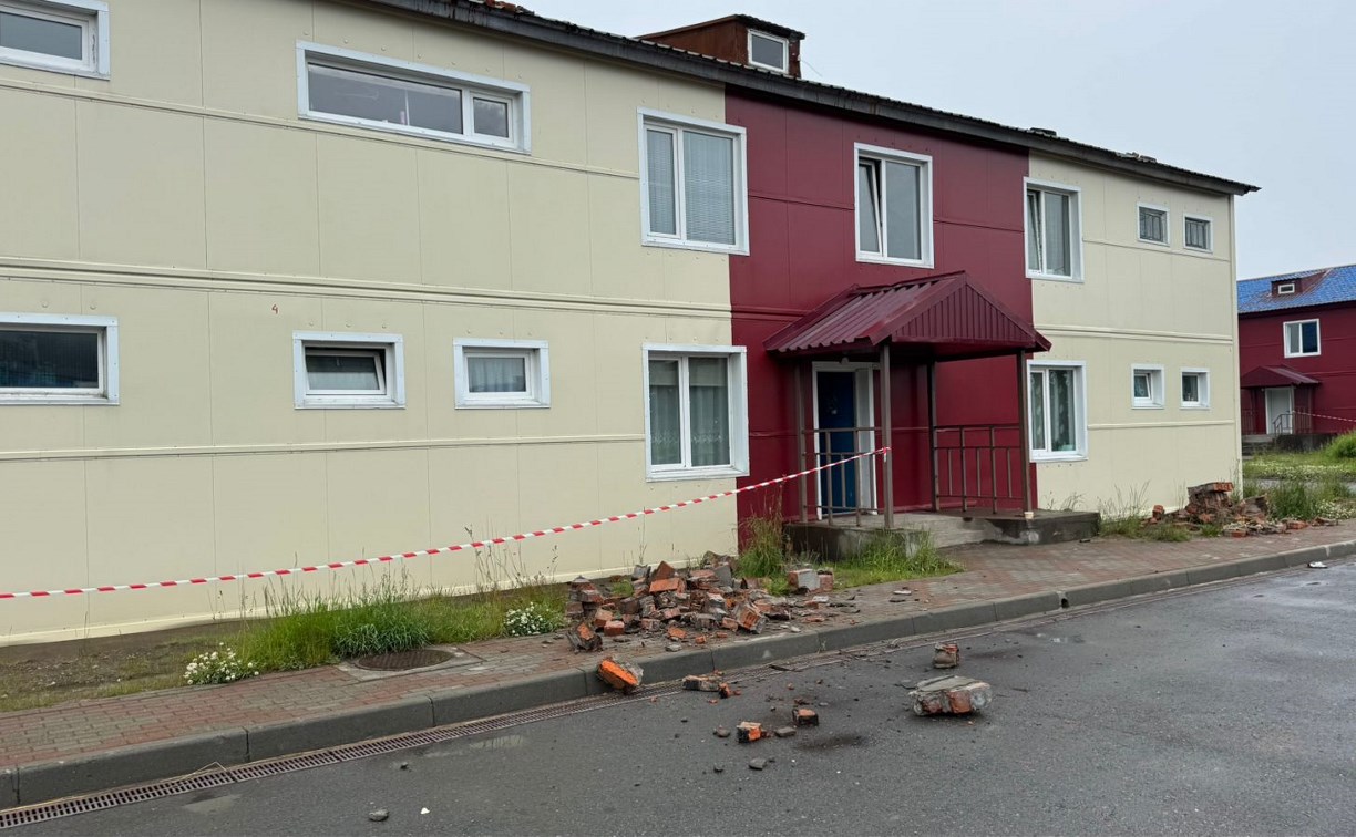Несущие конструкции в нескольких домах Северо-Курильска повреждены в результате землетрясения