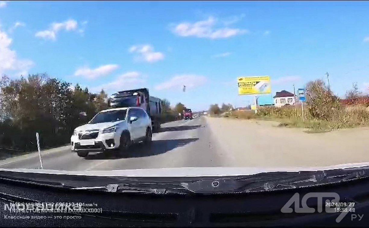 Резвый кроссовер в Южно-Сахалинске мчался по встречной полосе, "распугивая" автомобилистов