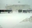 Караван из десятка автобусов застрял на улице Южно-Сахалинска