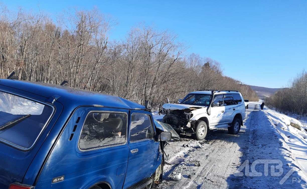 Один водитель погиб, второй попал в больницу с ребёнком после ДТП на Сахалине