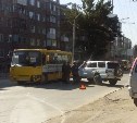 Рейсовый автобус и внедорожник столкнулись в Южно-Сахалинске