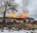 Пожар произошёл в жилом доме в Макаровском районе - на месте работали два расчёта