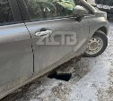 Автомобилистов Южно-Сахалинска предупреждают об опасной дыре 