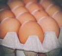 Сахалинский минторг: "Десяток куриных островных яиц в среднем на 9 рублей дешевле завезенных с материка"
