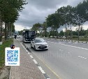 "74-летняя пассажирка пострадала": "Приус" врезался в автобус в Южно-Сахалинске