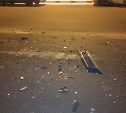 В Южно-Сахалинске микроавтобус врезался в три автомобиля и скрылся с места ДТП