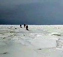 На льду у Охотского включили сирены, рыбаки спешно эвакуируются на сушу 