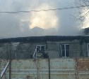 Административное здание горит в районе совхоза "Тепличный"