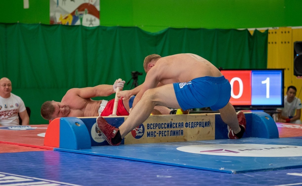 Сахалинцы боролись за медали на чемпионате России по мас-рестлингу