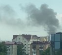 Подростки устроили пожар в центре Южно-Сахалинска