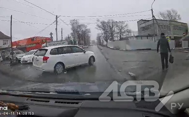 Невнимательный автомобилист едва не спровоцировал ДТП в Троицком