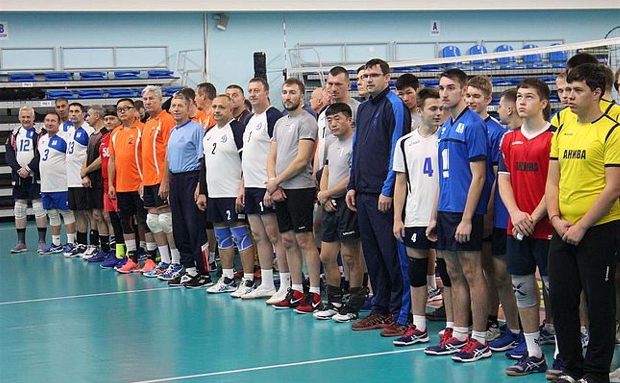 «Золотая осень» собрала в Южно-Сахалинске 16 волейбольных команд