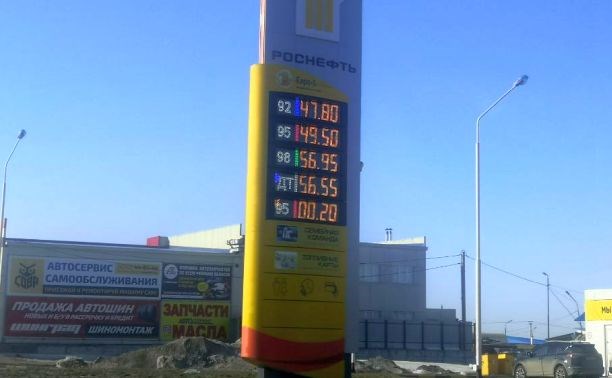 Ночью "Роснефть" подняла цены на бензин в Южно-Сахалинске