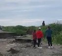 Сахалинцы не могли вернуться домой из-за размытой дороги в Анивском районе