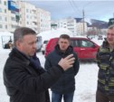Мэр Южно-Сахалинска  проинспектировал ход работ по расчистке дворов