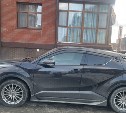 Неизвестный столкнулся с Toyota C-HR и скрылся с места ДТП в Южно-Сахалинске