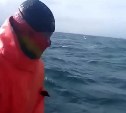 Опубликованы кадры спасения водолаза, который почти сутки провёл в море у берегов Сахалина