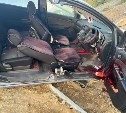 Швеллер попал в голову: водитель в Южно-Сахалинске снес забор и влетел в столб