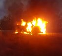 Микроавтобус сгорел в районе Дачного