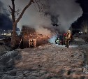 Пожарные на Сахалине больше двух часов тушили дом