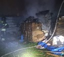 Фасадный материал горел возле дома в Южно-Сахалинске