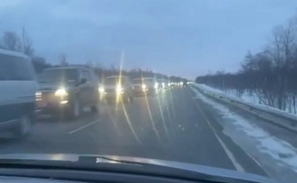 "Почти от Сокола стоят": субботним утром сахалинские рыбаки встали в гигантскую пробку