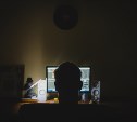 Мошенники развели сахалинца по схеме, о которой он знал