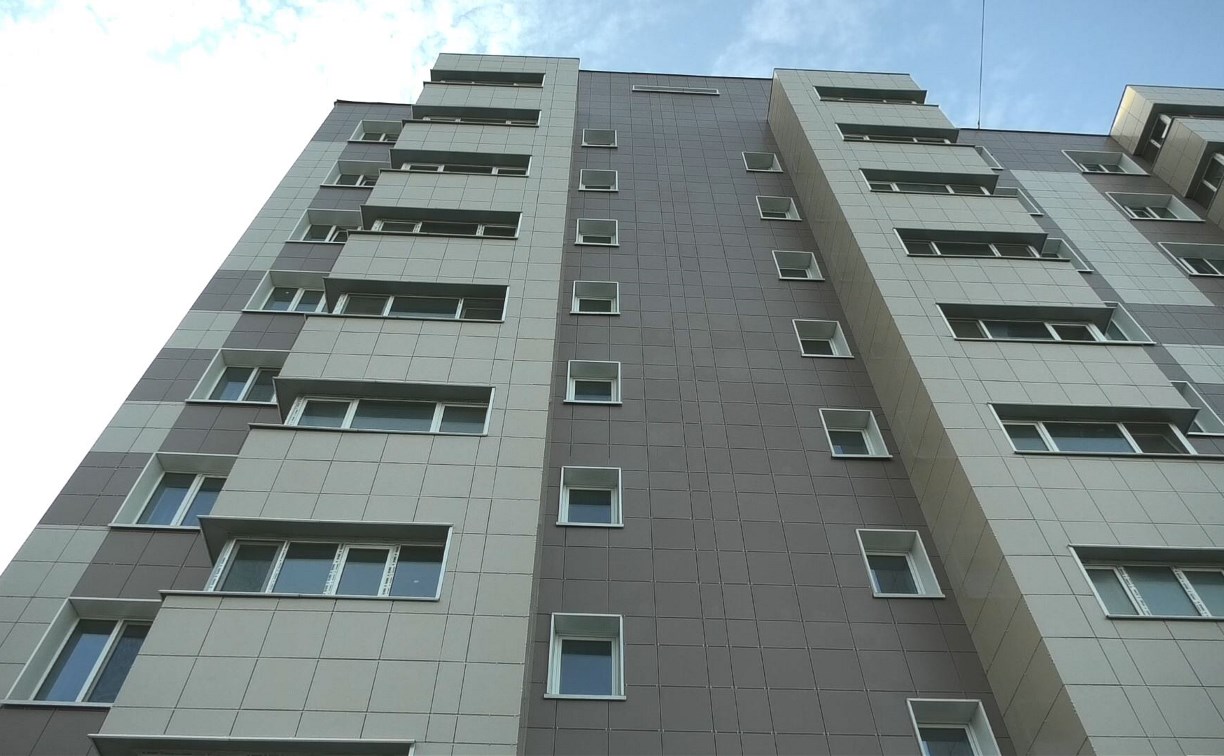 Коммунальщики предложили снести крышу дома на Поповича, 21