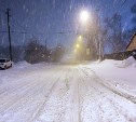 В Томаринском районе местами выпало до полутора метров снега: как циклон влияет на область
