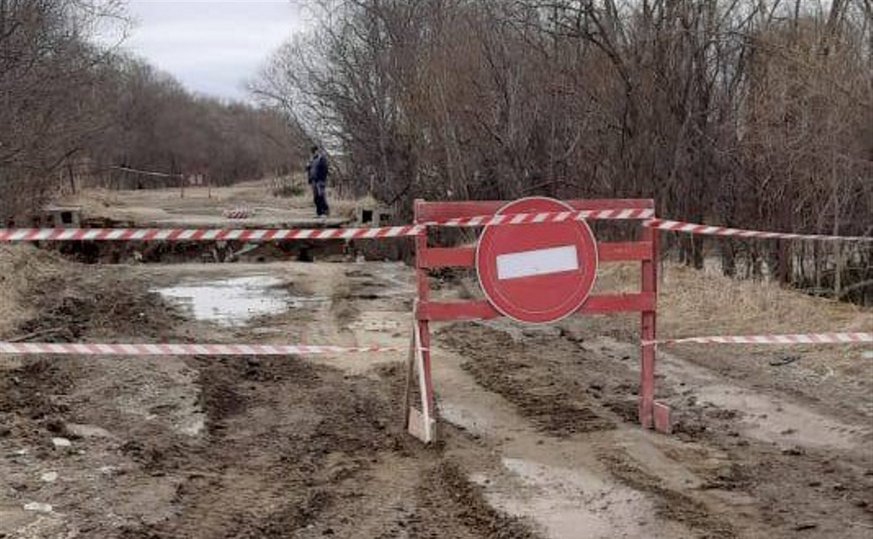 Мэр Анивского округа об обрушении моста в Троицком: сооружение было заброшено