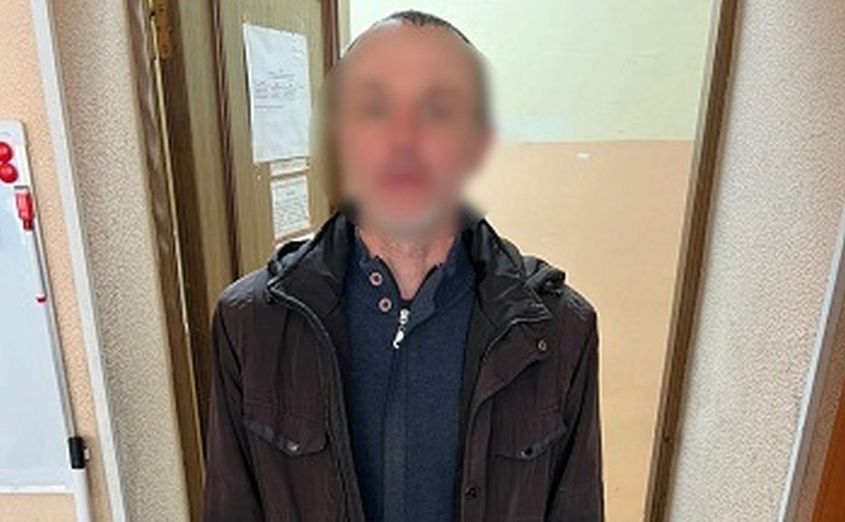 Благовещенец так устал обворовывать чужой дом, что уснул