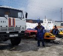 Сахалинские спасатели обеспечивают безопасность рыбаков на льду в заливе Мордвинова   